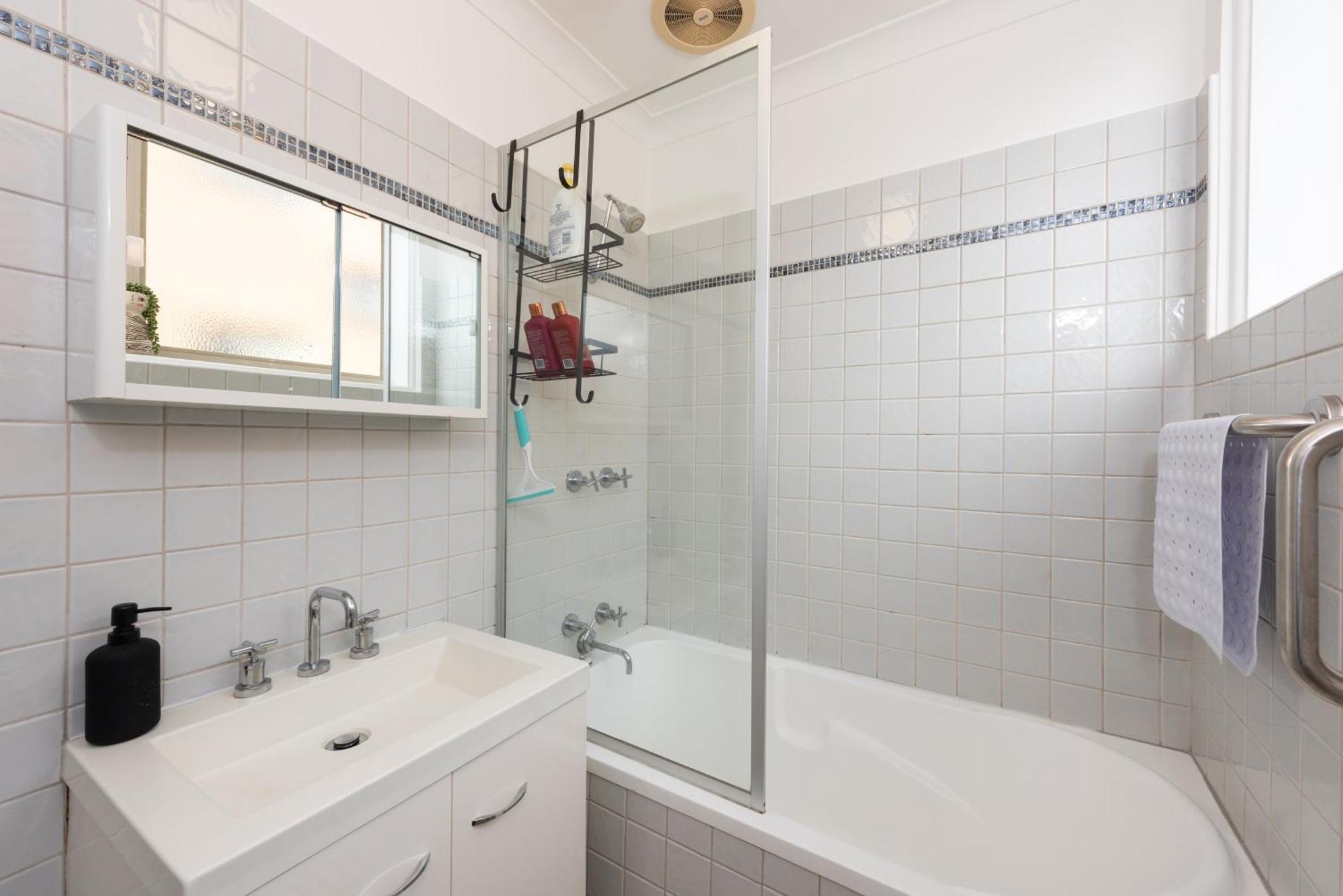 Bright & Comfortable 1br Unit In Trendy Brunswick! *